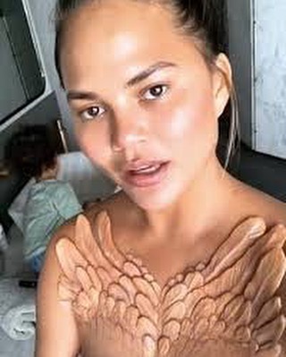 Меняют кожу как одежду — пугающий тренд от самых отчаянных Instagram-блогеров